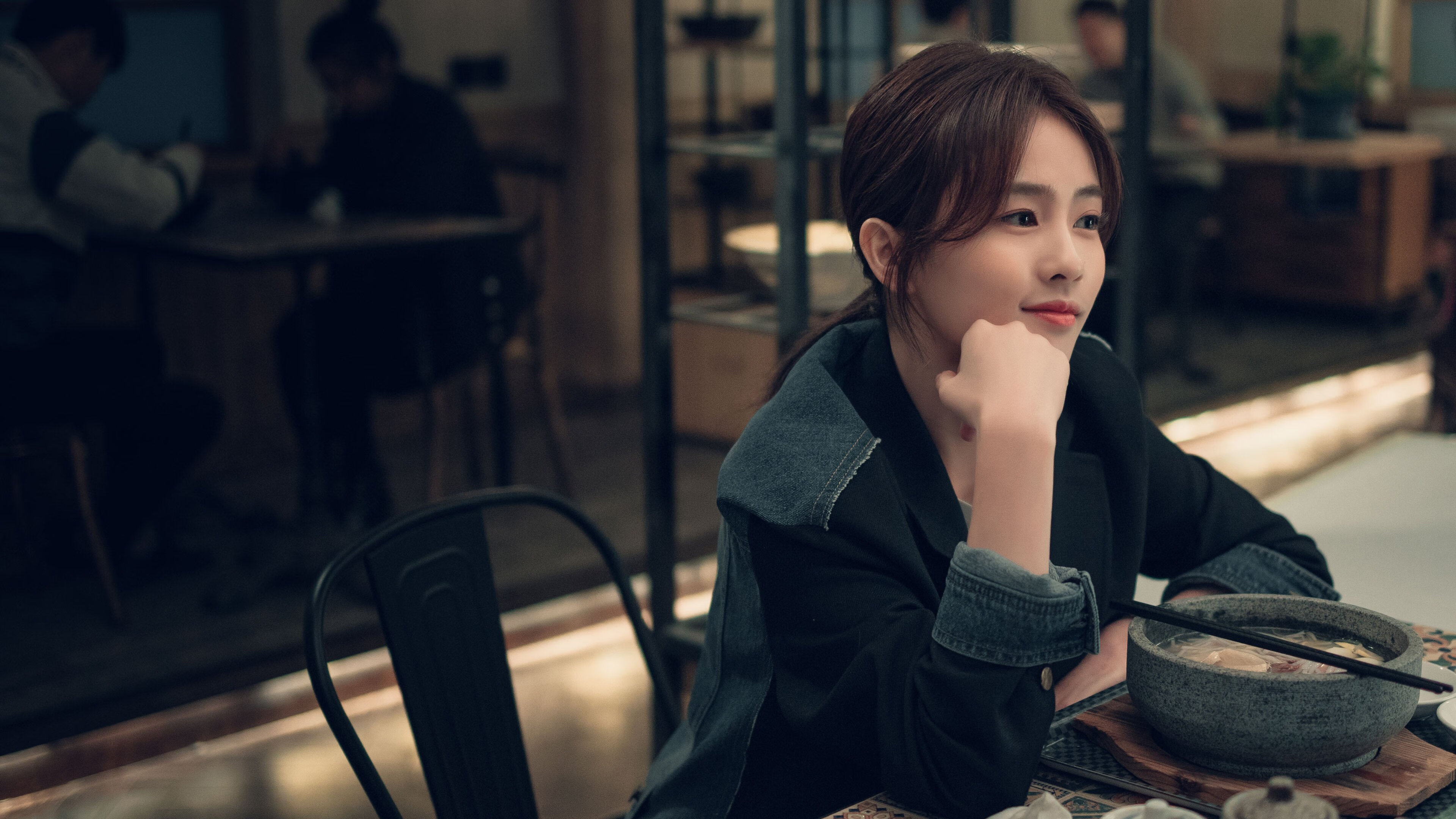 开云品牌-2017年季后赛：库里在对阵马刺的系列赛中累计投中超过20个三分，成为历史最强“投手”之一